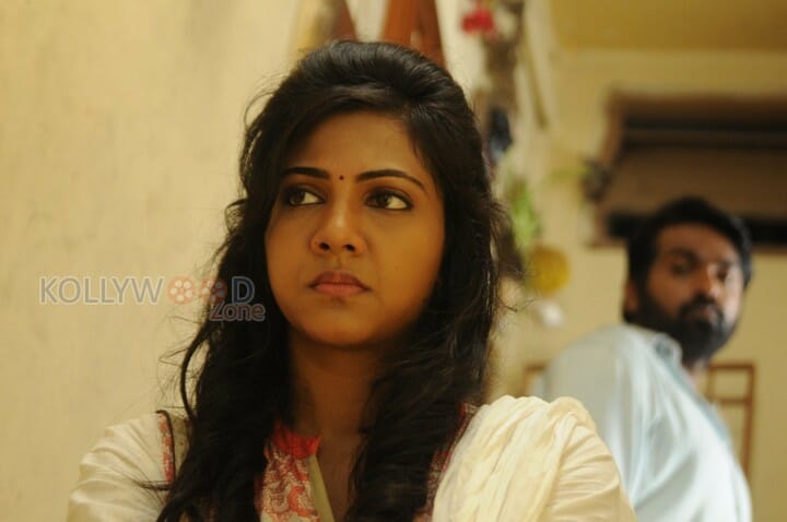 Kadhalum Kadanthu Pogum Movie Heroine Madonna Sebastian Photos