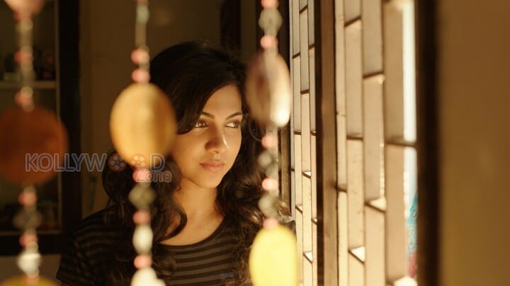 Kadhalum Kadanthu Pogum Movie Heroine Madonna Sebastian Photos