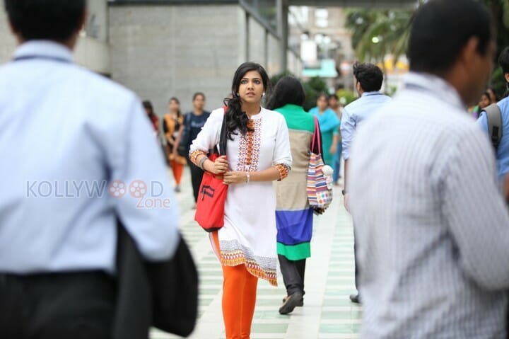 Kadhalum Kadanthu Pogum Movie Heroine Madonna Sebastian Photos