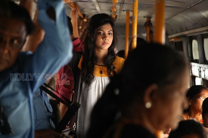 Kadhalum Kadanthu Pogum Movie Heroine Madonna Sebastian Photos