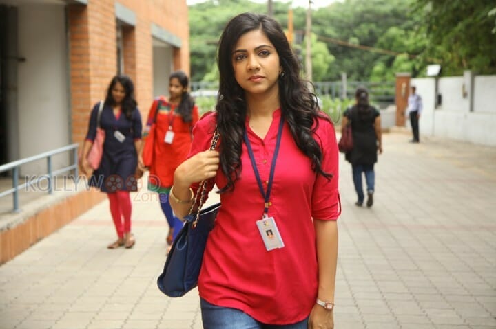 Kadhalum Kadanthu Pogum Movie Heroine Madonna Sebastian Photos