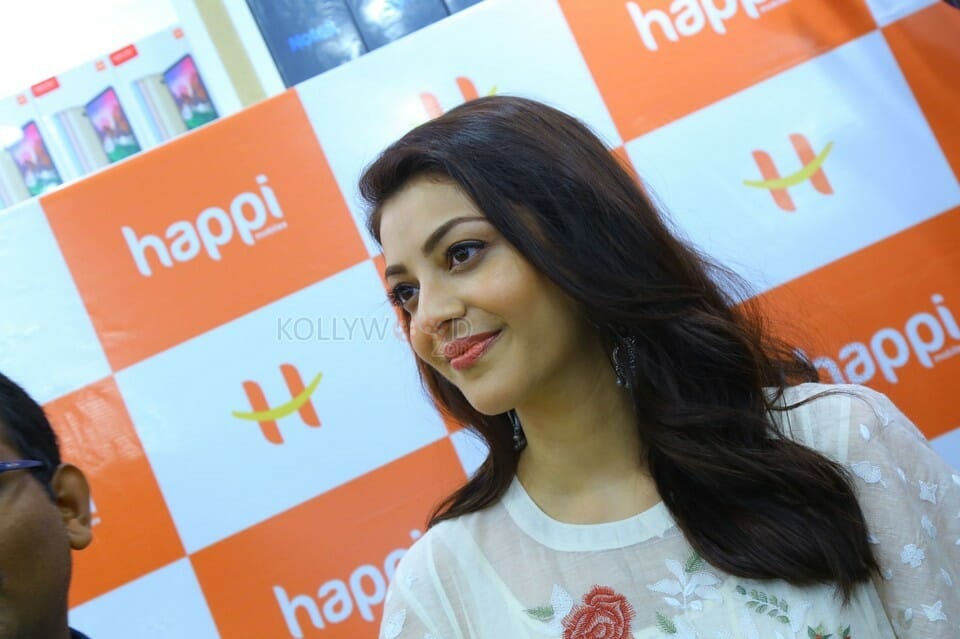 Kajal Agarwal Launches Happi Mobiles At Karimnagar Photos