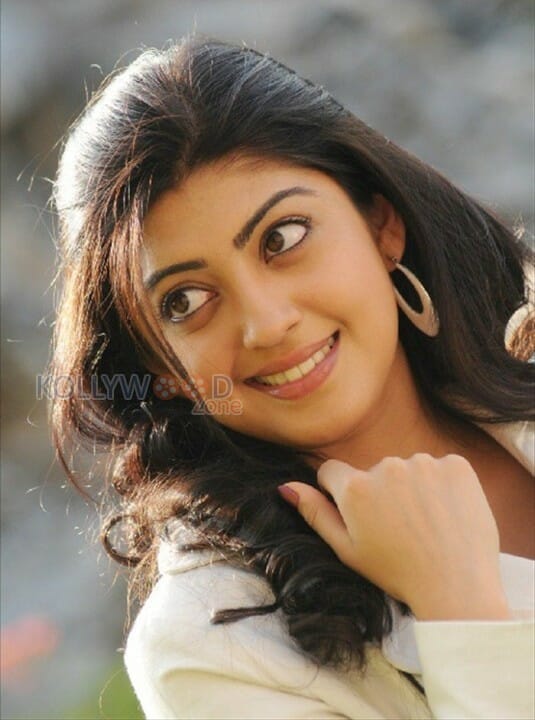 Kannada Beauty Pranitha Pictures