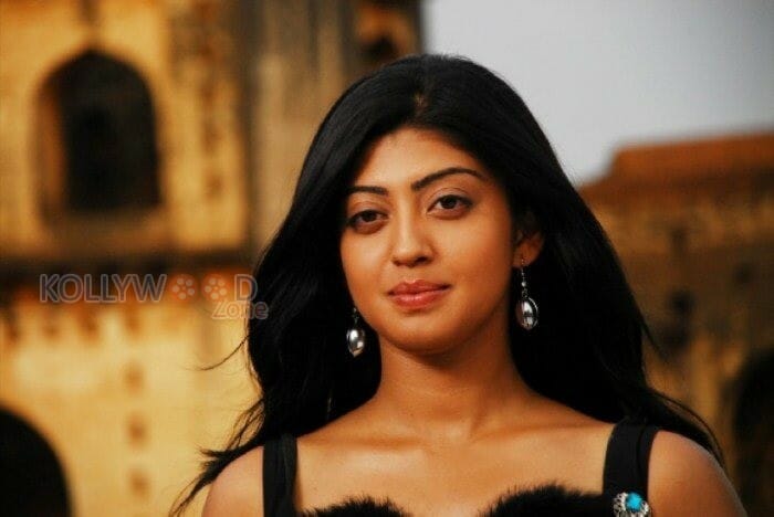 Kannada Beauty Pranitha Pictures