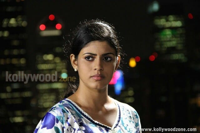 Kannpesum Varthaigal Heroine Iniya Stills