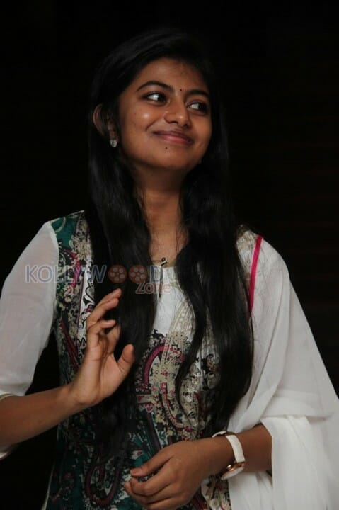 Kayal Movie Heroine Anandhi Pictures