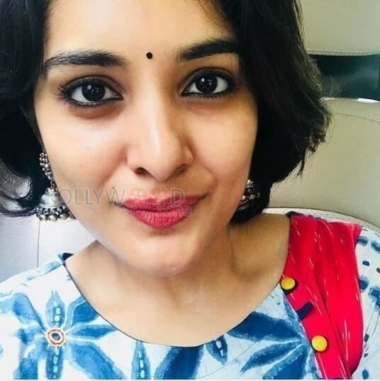 Kerala Actress Nivetha Thomas Candid Pictures