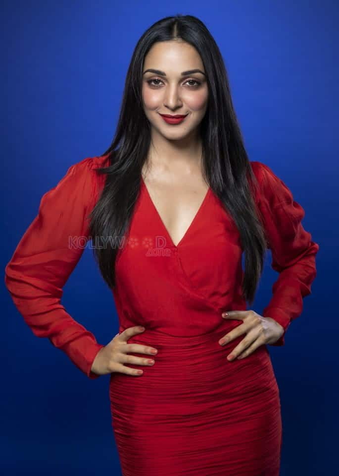 Kiara Advani Attractive in Red Pictures 02