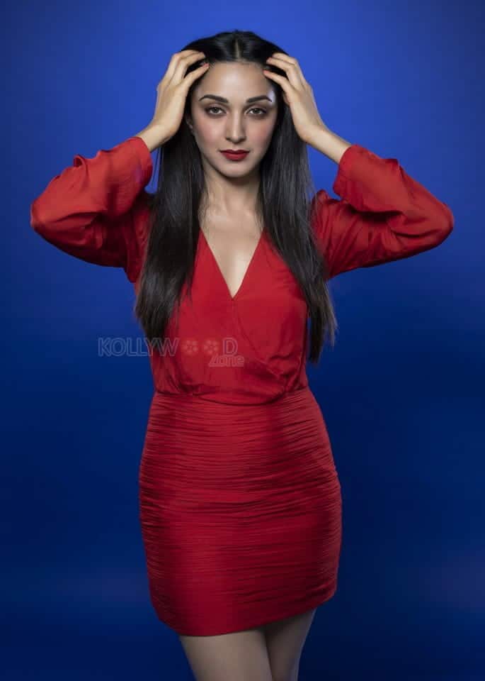 Kiara Advani Attractive in Red Pictures 03