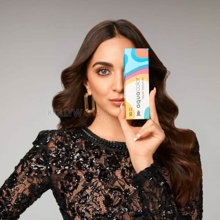 Kiara Advani Showing Off AquaColor Photo 01