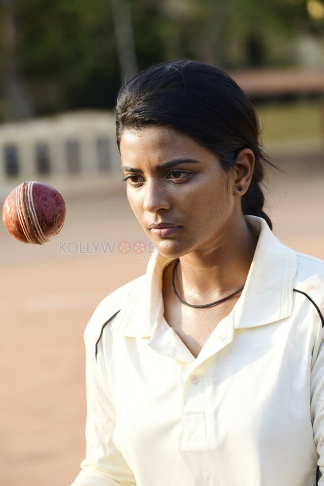 Kousalya Krishnamurthyv Cricketer Movie Actress Aishwarya Rajesh Photos