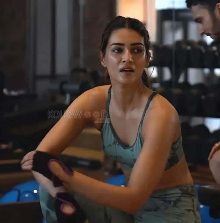 Kriti Sanon Gym Workout Pictures 05