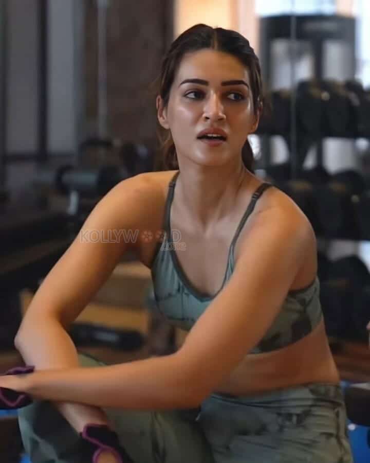 Kriti Sanon Post Workout Photos 03 (238635) | Kollywood Zone