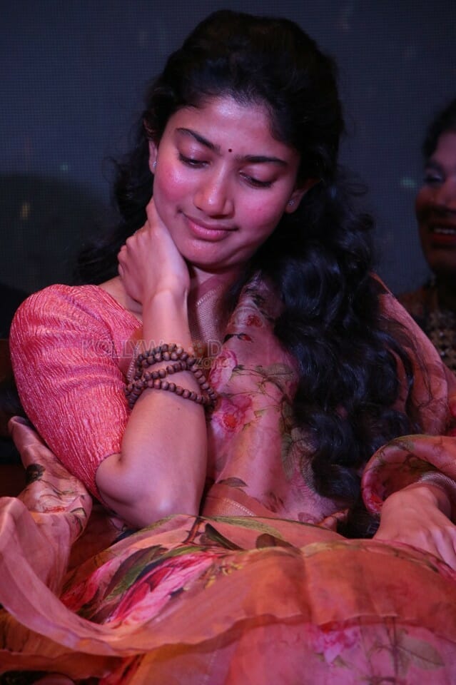 Maari Movie Heroine Sai Pallavi Photos