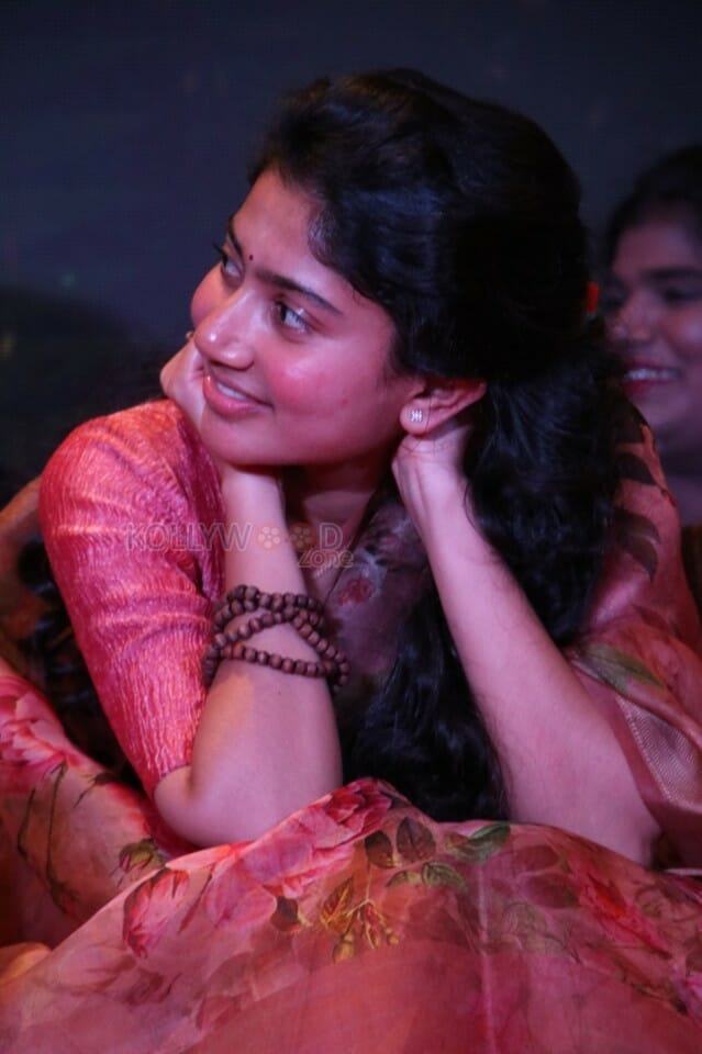 Maari Movie Heroine Sai Pallavi Photos