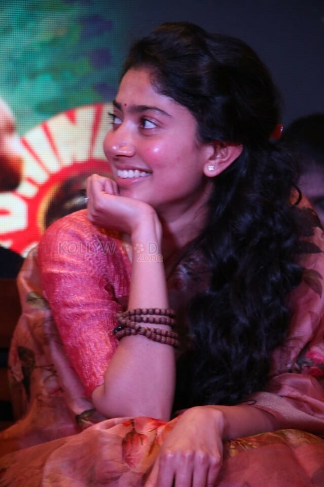 Maari Movie Heroine Sai Pallavi Photos