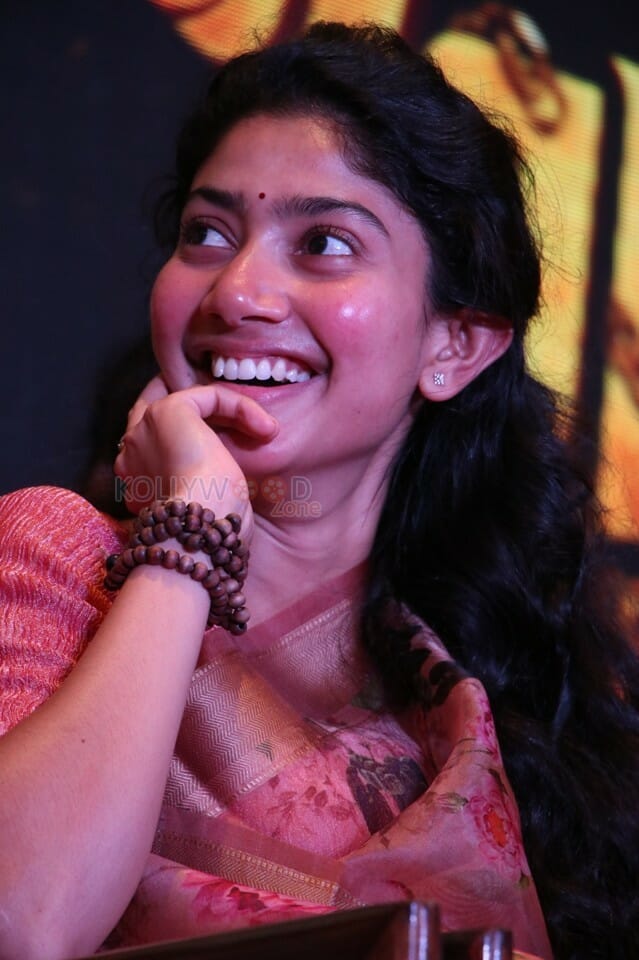 Maari Movie Heroine Sai Pallavi Photos