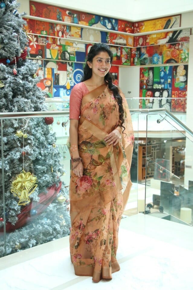 Maari Movie Heroine Sai Pallavi Photos