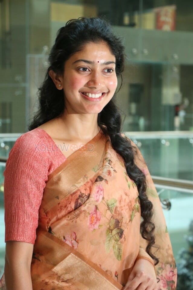 Maari Movie Heroine Sai Pallavi Photos