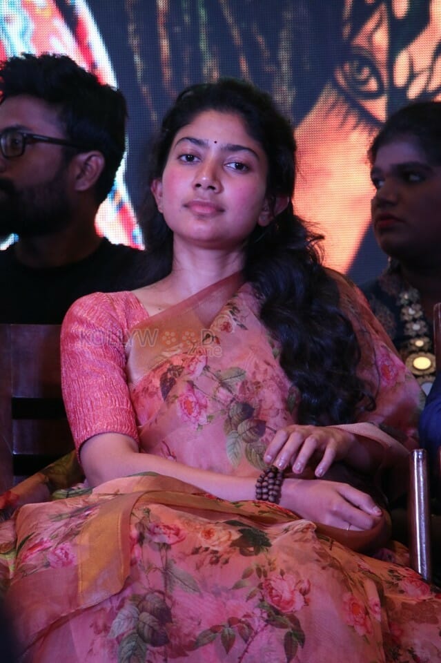 Maari Movie Heroine Sai Pallavi Photos