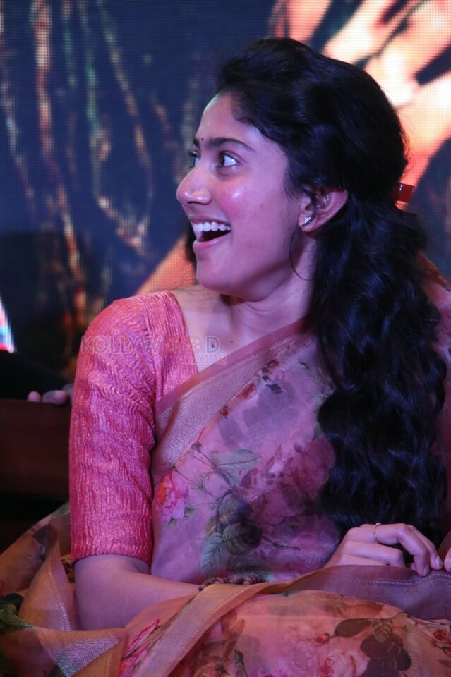 Maari Movie Heroine Sai Pallavi Photos