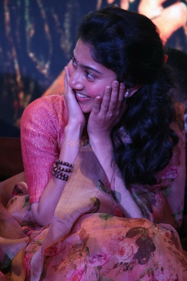 Maari Movie Heroine Sai Pallavi Photos