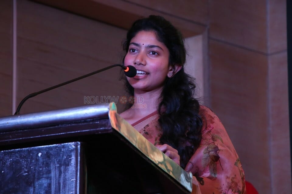 Maari Movie Heroine Sai Pallavi Photos