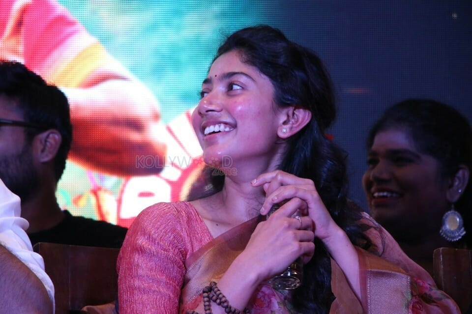 Maari Movie Heroine Sai Pallavi Photos