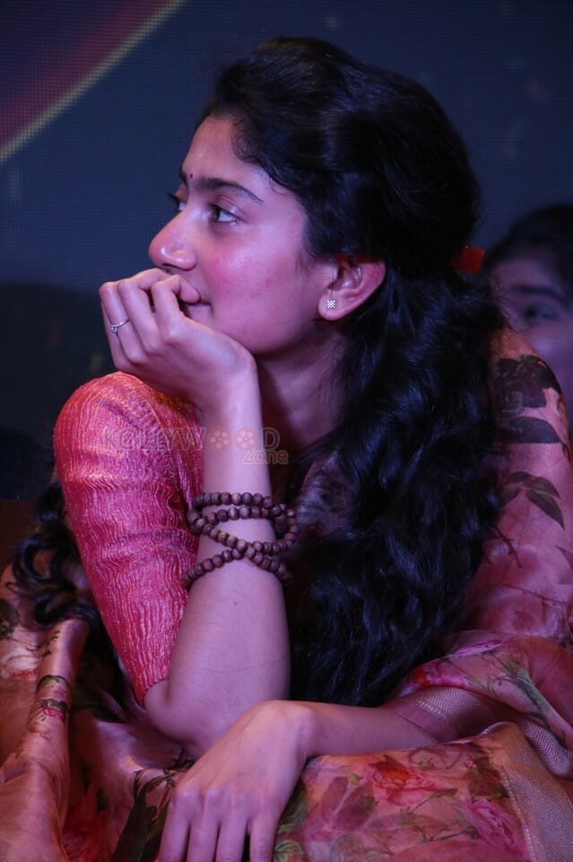 Maari Movie Heroine Sai Pallavi Photos