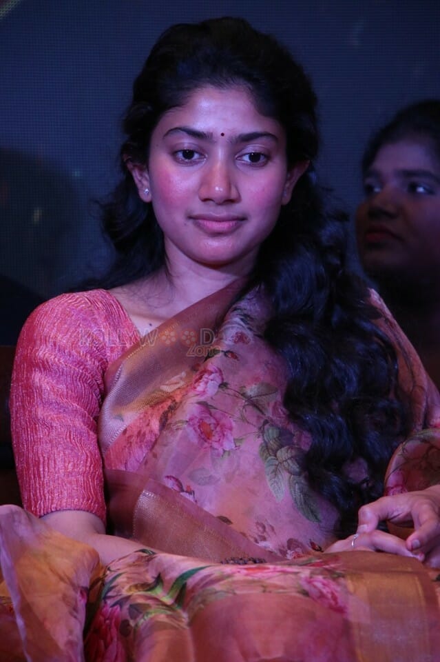 Maari Movie Heroine Sai Pallavi Photos