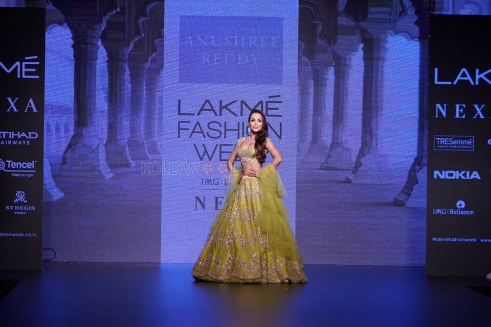 Malaika Arora At Anushree Reddy Show Stopper At Lakme Fashion Week Photos