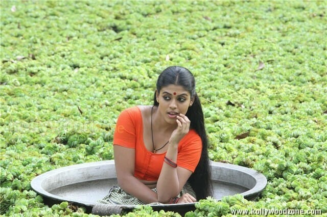 Malayalam Actress Iniya Sexy Pictures