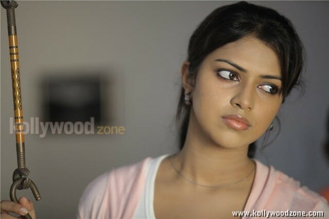 Mallu Babe Amala Paul In Run Baby Run Movie Pictures