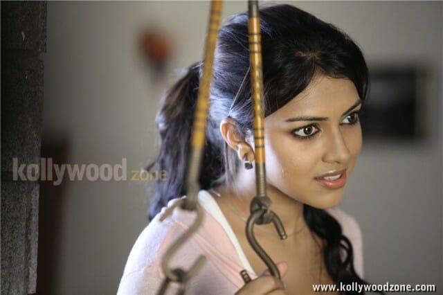 Mallu Babe Amala Paul In Run Baby Run Movie Pictures