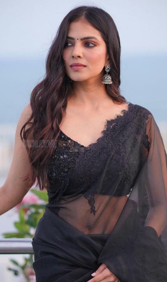 Mallu Beauty Malavika Mohanan in a Sheer Black Saree Photos 06