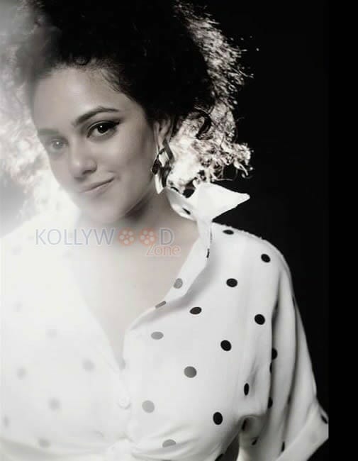 Mallu Beauty Nithya Menen Photos