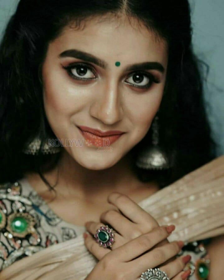 Mallu Heroine Priya Prakash Varrier Stills