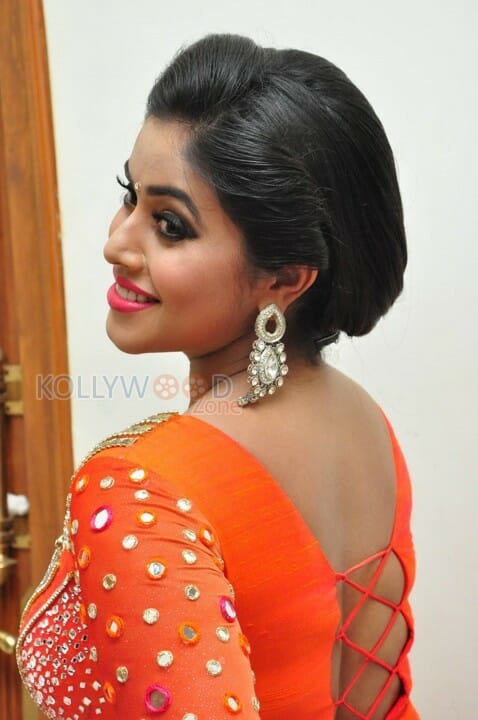 Manal Kayaru Movie Heroine Poorna Photos