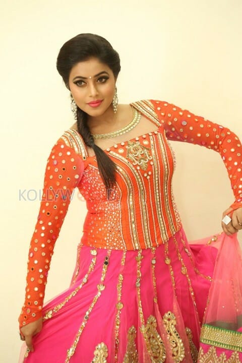 Manal Kayaru Movie Heroine Poorna Photos