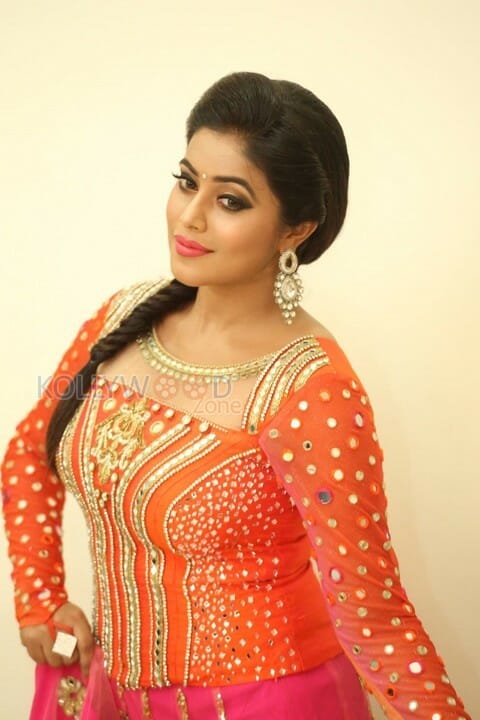 Manal Kayaru Movie Heroine Poorna Photos