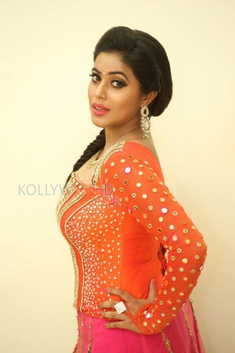 Manal Kayaru Movie Heroine Poorna Photos