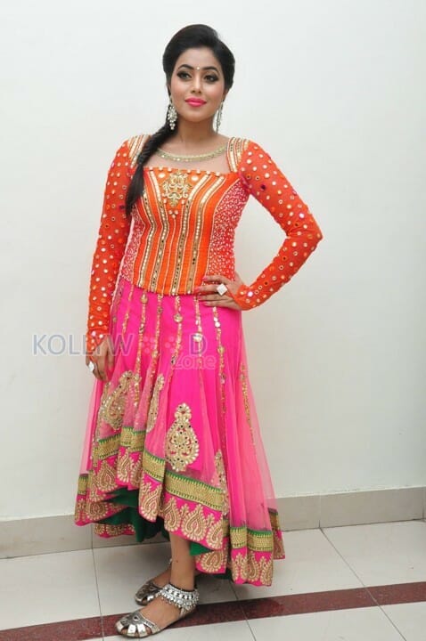 Manal Kayaru Movie Heroine Poorna Photos