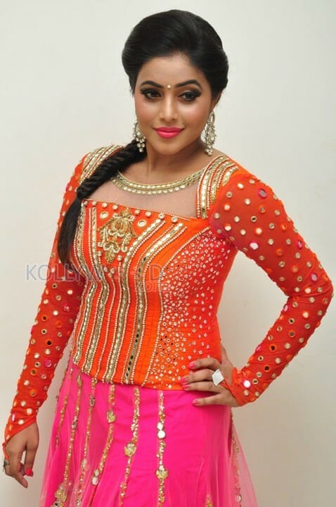 Manal Kayaru Movie Heroine Poorna Photos