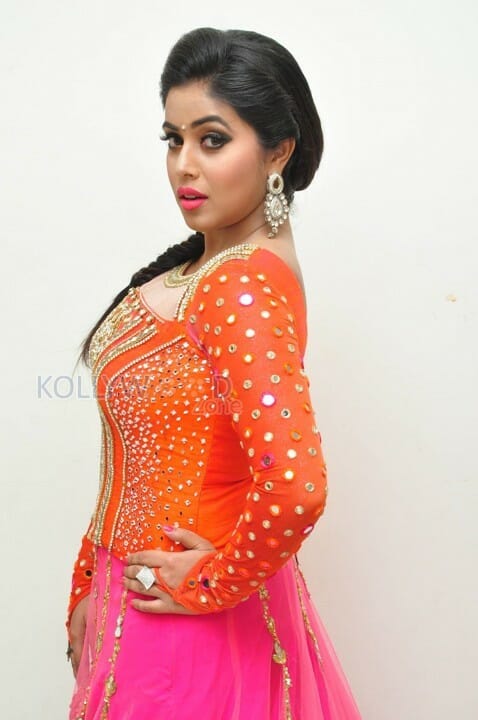 Manal Kayaru Movie Heroine Poorna Photos