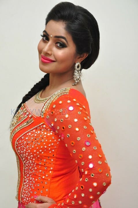 Manal Kayaru Movie Heroine Poorna Photos