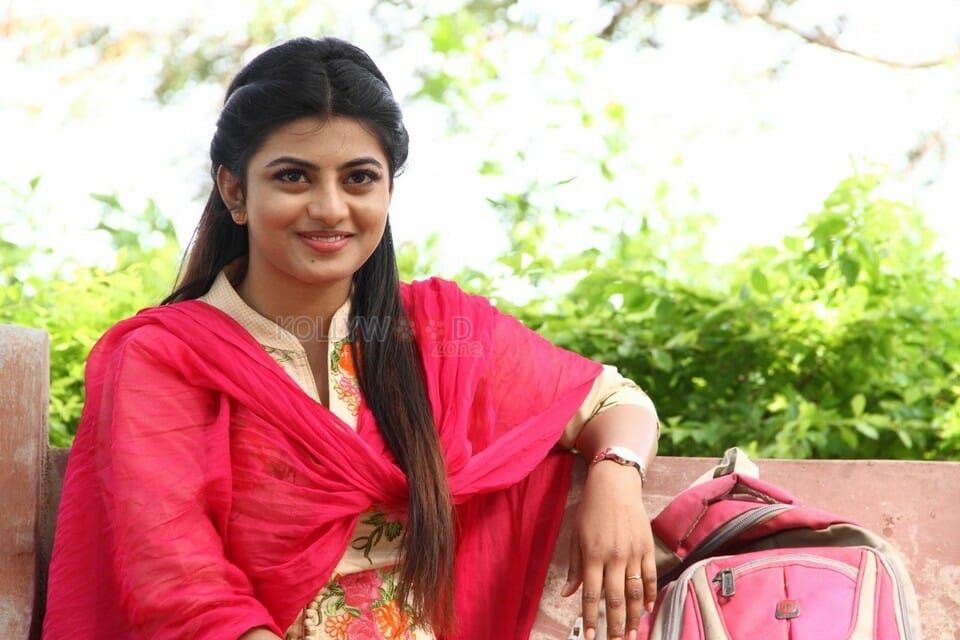 Mannar Vagaiyara Movie Heroine Anandhi Pictures