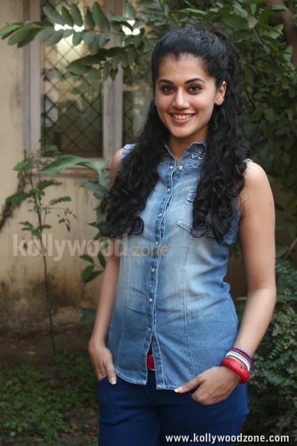 Maranthen Mannithen Heroine Tapsee Photos