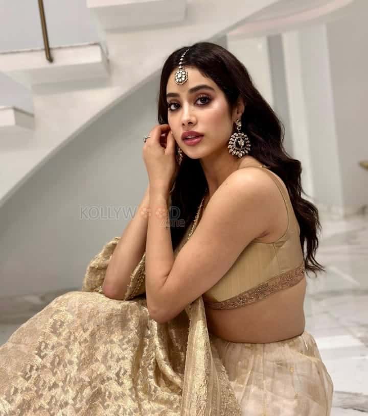 Mesmerising Janhvi Kapoor in a Manish Malhotra Golden Lehenga Dress Photos 05