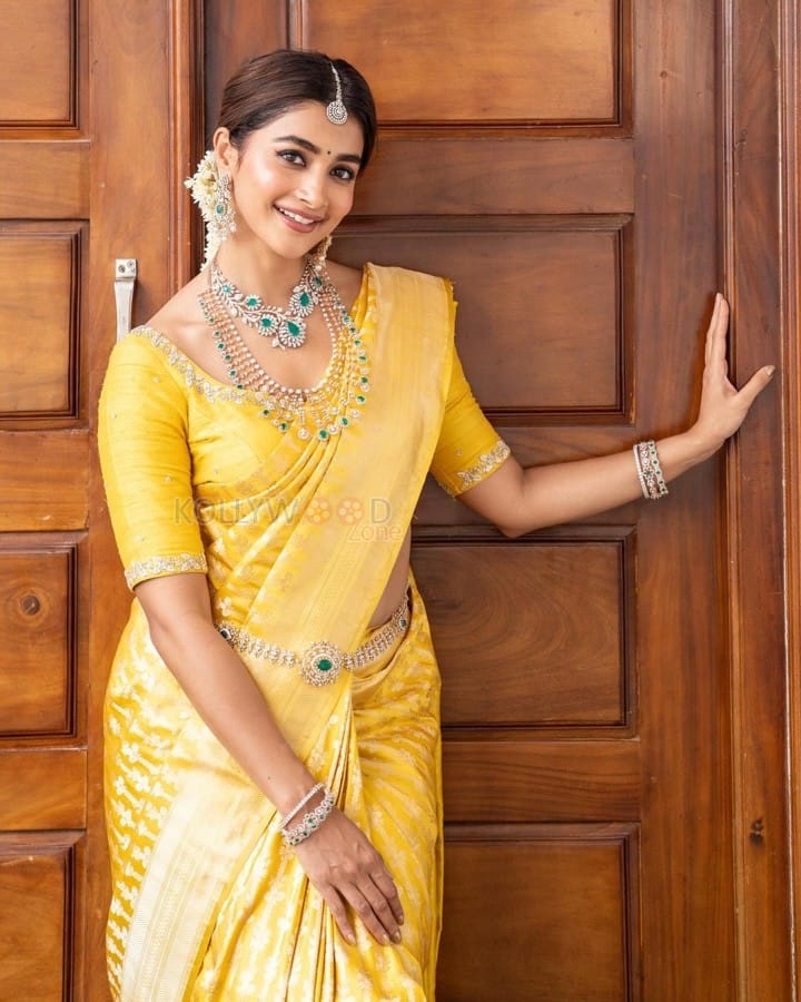 Mesmerising Pooja Hegde in a Yellow Banarasi Saree Photoshoot Pictures 05