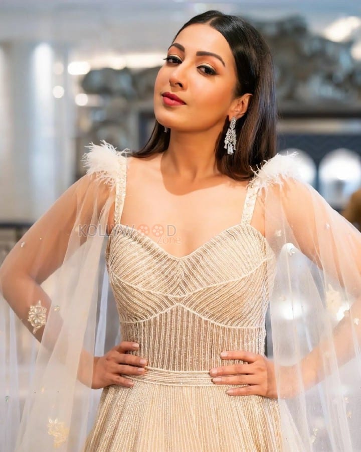 Mesmerizing Catherine Tresa in a White Dress Photoshoot Pictures 01